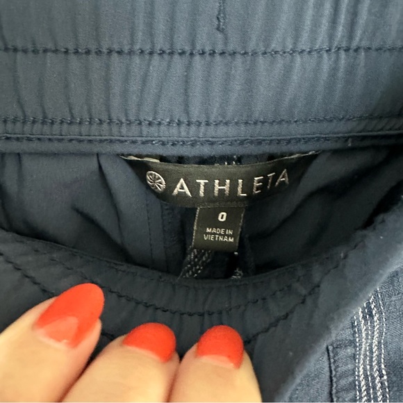 Athleta Bali Navy Blue Striped Linen Cropped Drawstring Wideleg Pants - Size 0 - Picture 4 of 7